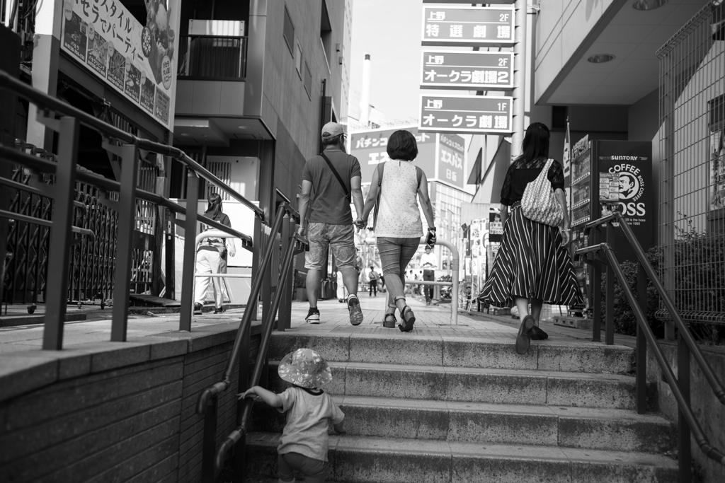 なるべく子供は通るな