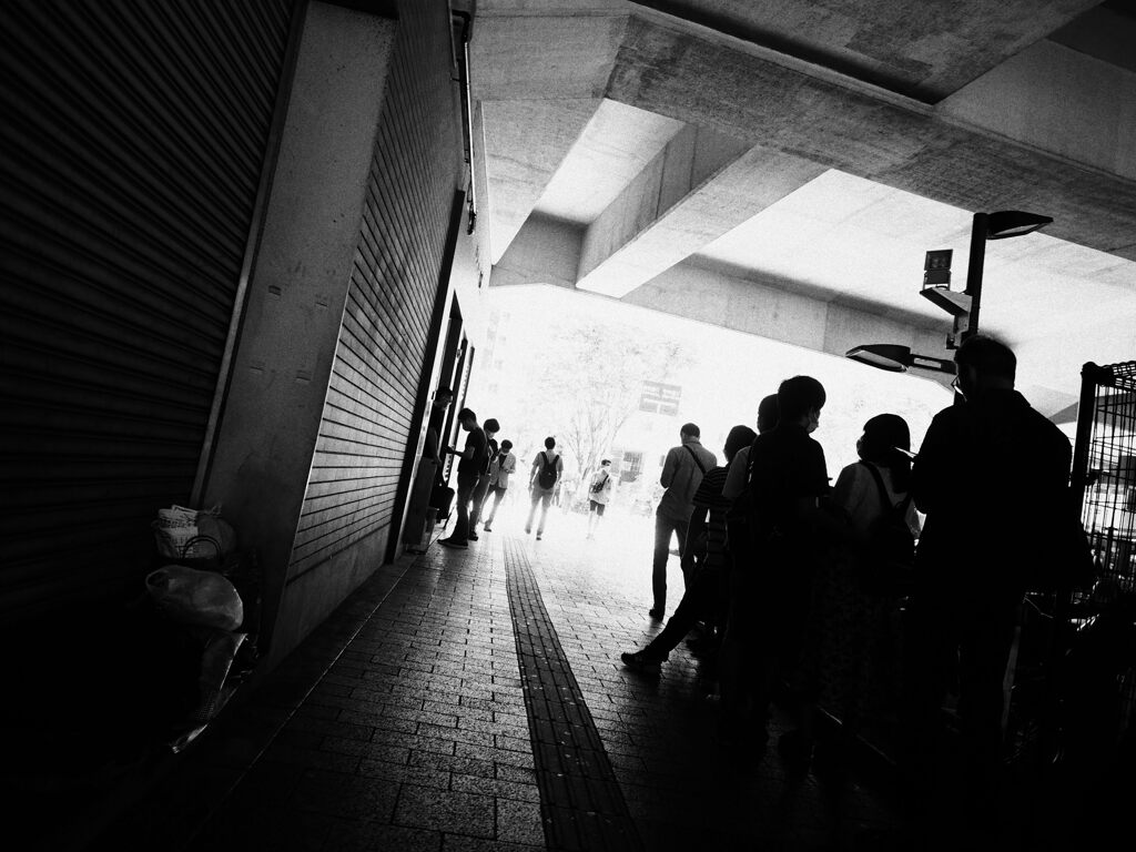 立ち止まるな光へ