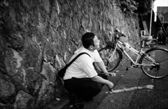 上を向いて座ろう