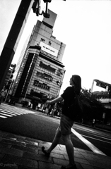 あの女は振り向かないで行った