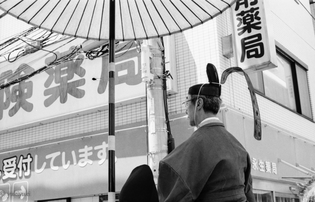 馬上にて