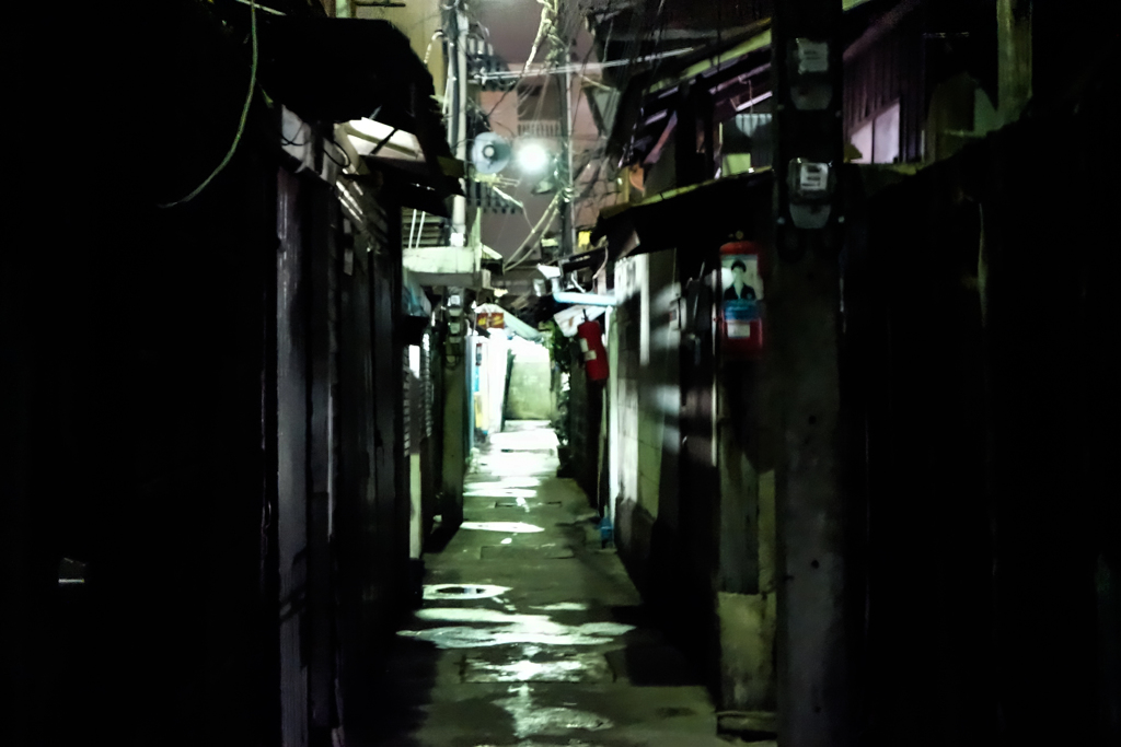 in the distance・・到着３０分後の裏路地探索
