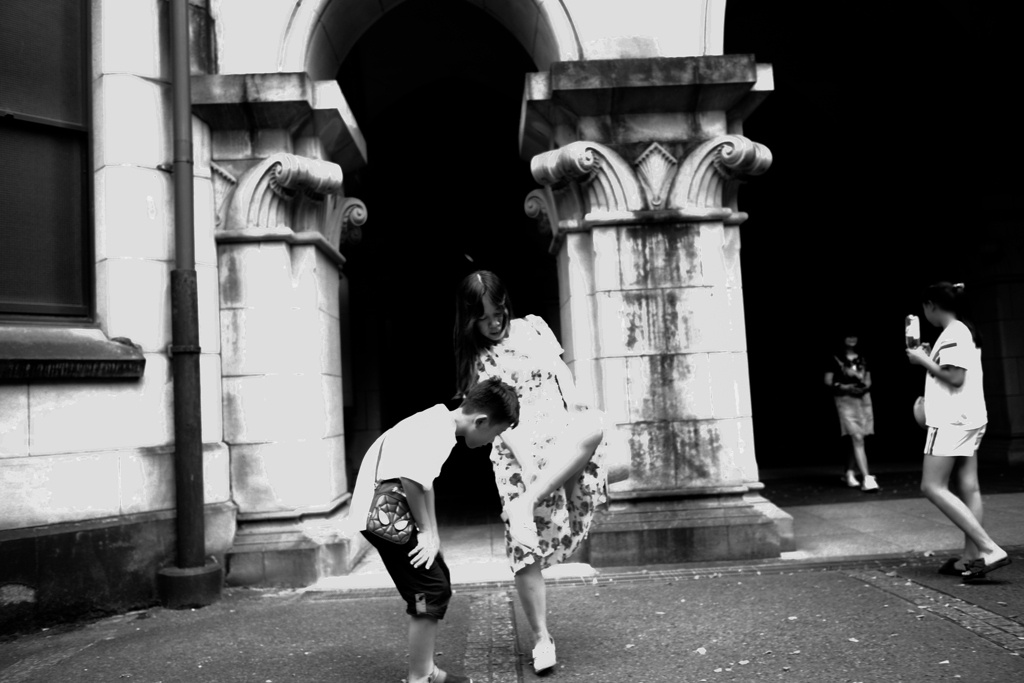 お母さんは片足