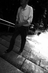 階段でのすれ違い