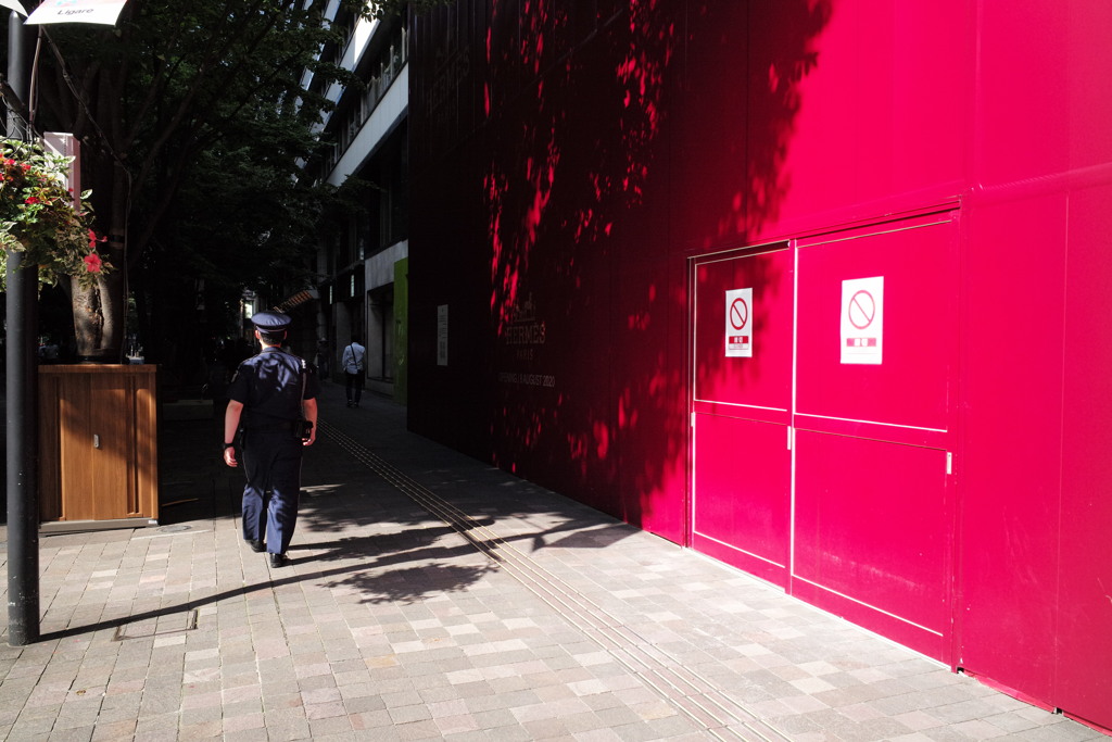 エルメスの赤に飲まれた