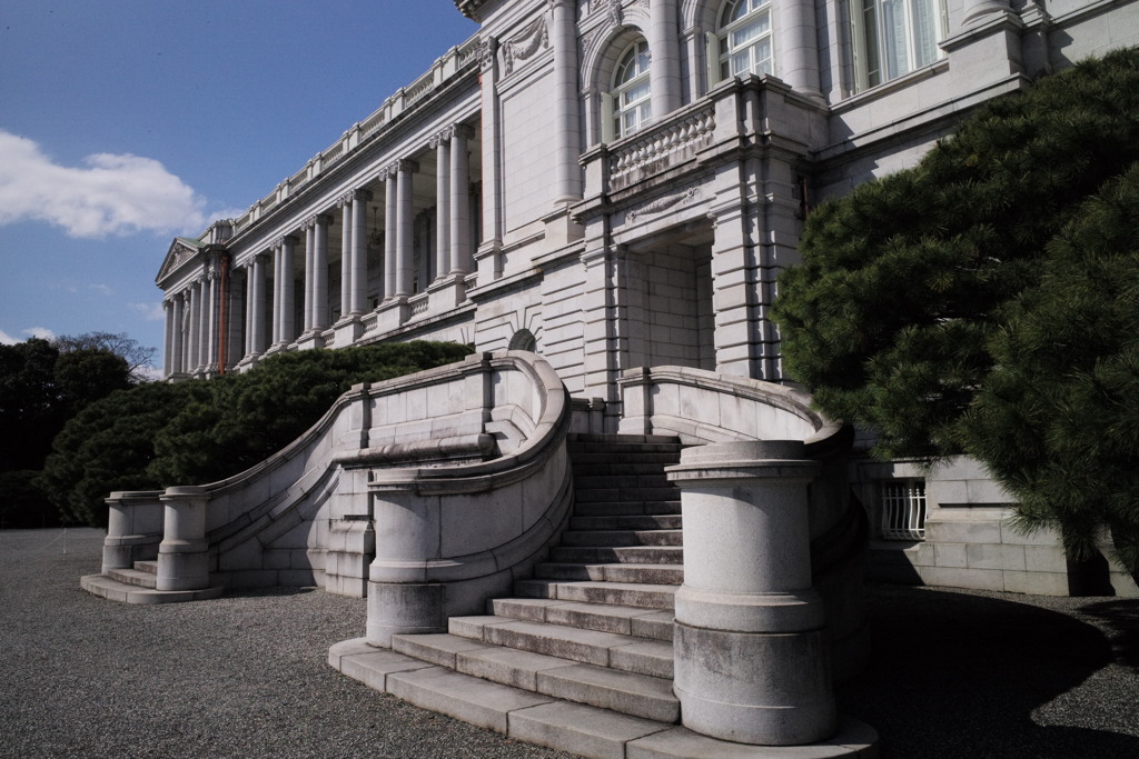 迎賓館ひとりぼっち