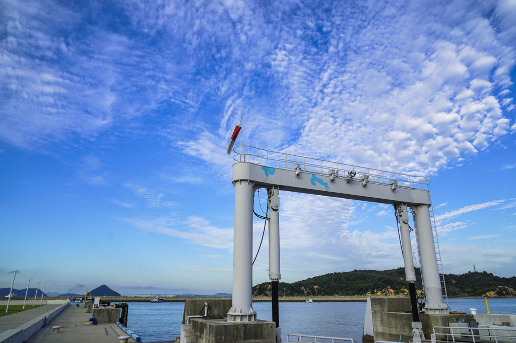 直島　朝の宮浦港