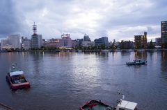 河口の街