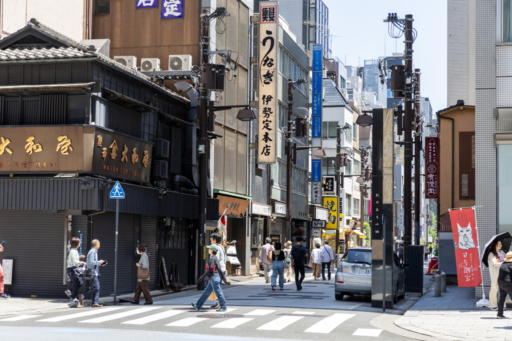 日本橋　路地にて