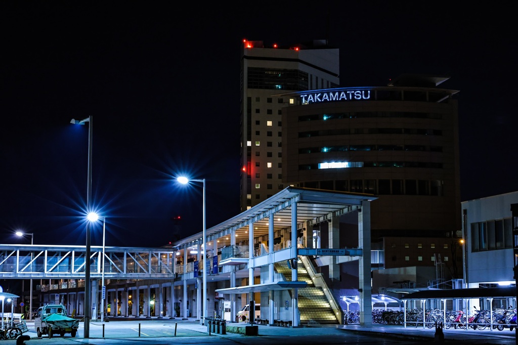 夜の港