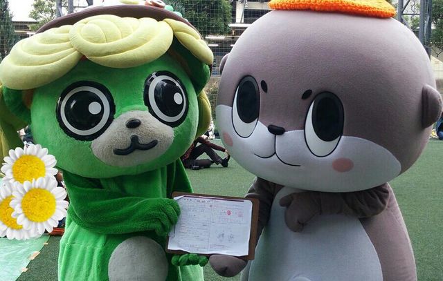 28536922_2112285887_148large