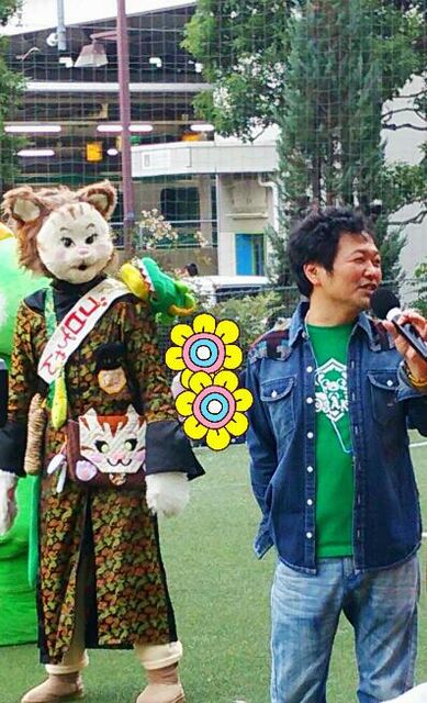 28536922_2112156656_101large