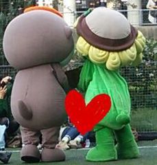 28536922_2112285933_235large