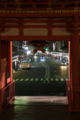 八坂神社の門より