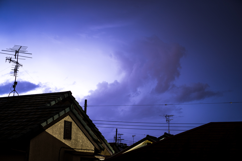 雲の中の雷