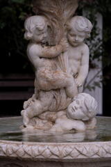 離宮公園　噴水の彫像