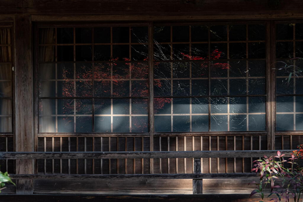 丹波　円通寺　ガラスの紅葉
