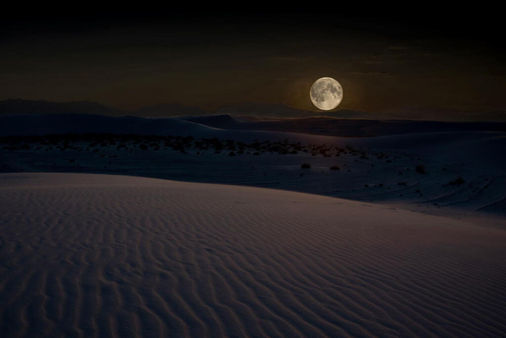 2021年カレンダー　３月　白砂の砂漠に月昇る