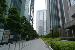 東京駅丸の内はとバスのりばと八重洲南口のグランドトウキョウサウスタワー