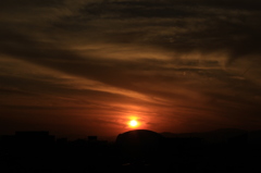 岡山ドームと夕日