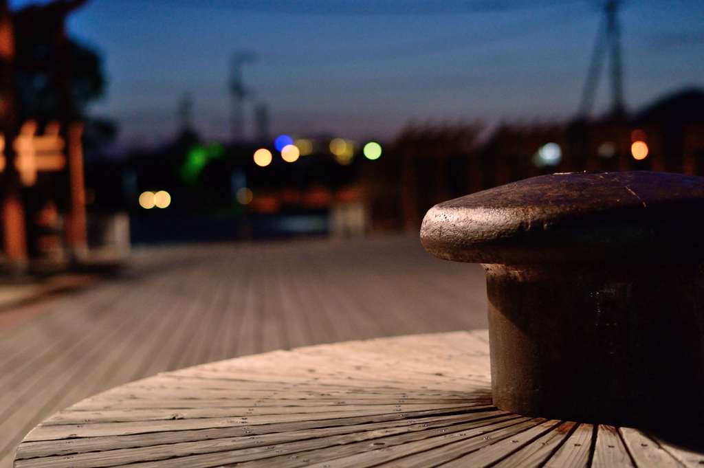 日暮れる港湾　その１