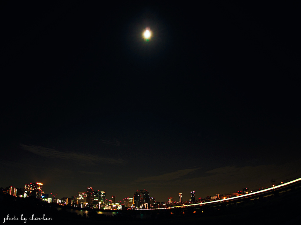 Super Moon と 眠らない街