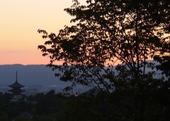 古都の夕暮れ