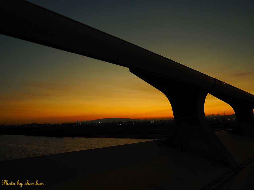 晩夏の夕暮れ～淀川を渡る川風