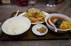丸八の肉野菜いため定食