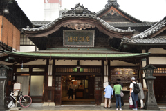 雨の道後温泉