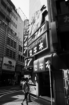 池袋モノクロ