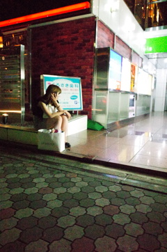 夜歩く