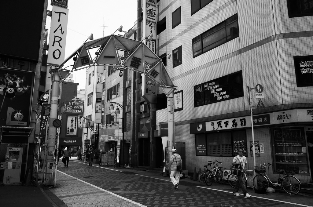 池袋モノクロ