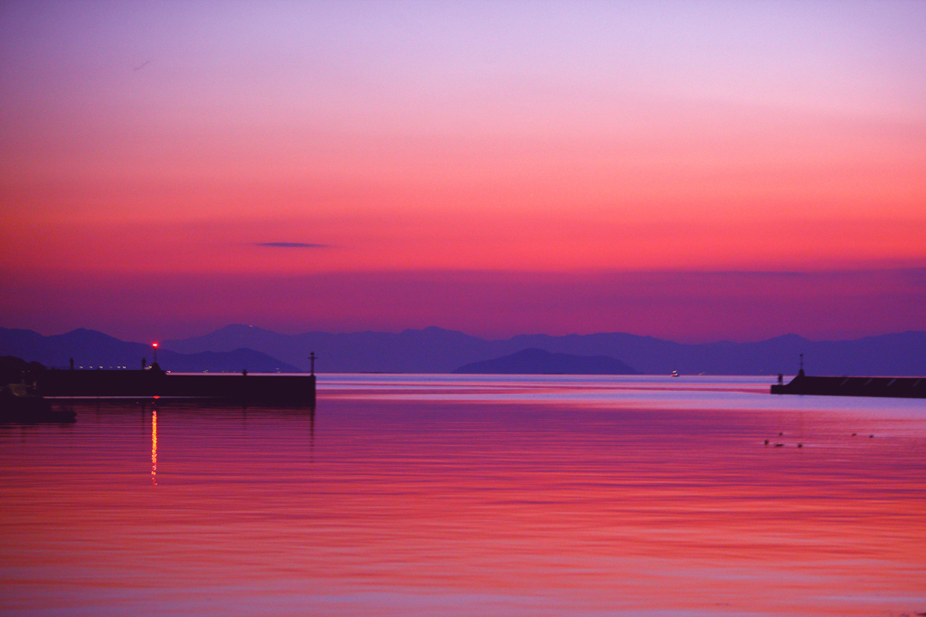 湖の夕景