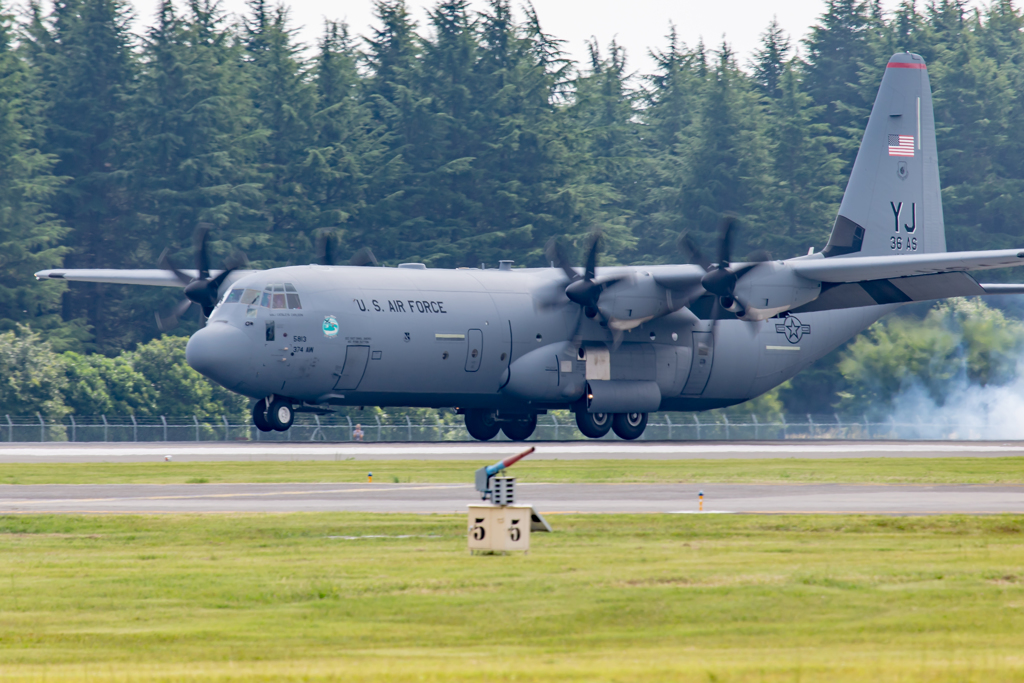 C130 touch down