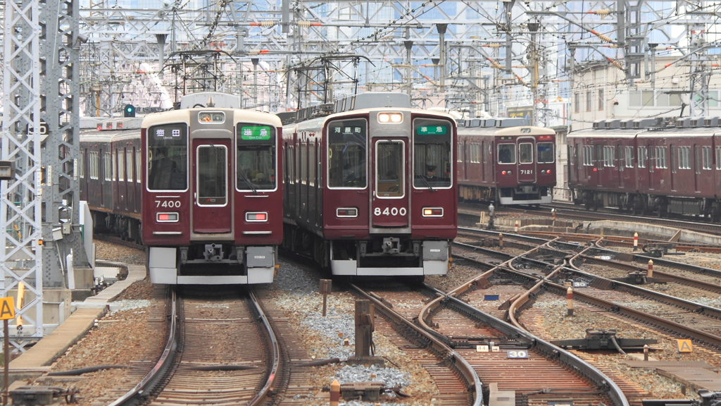 阪急の十三駅構内　