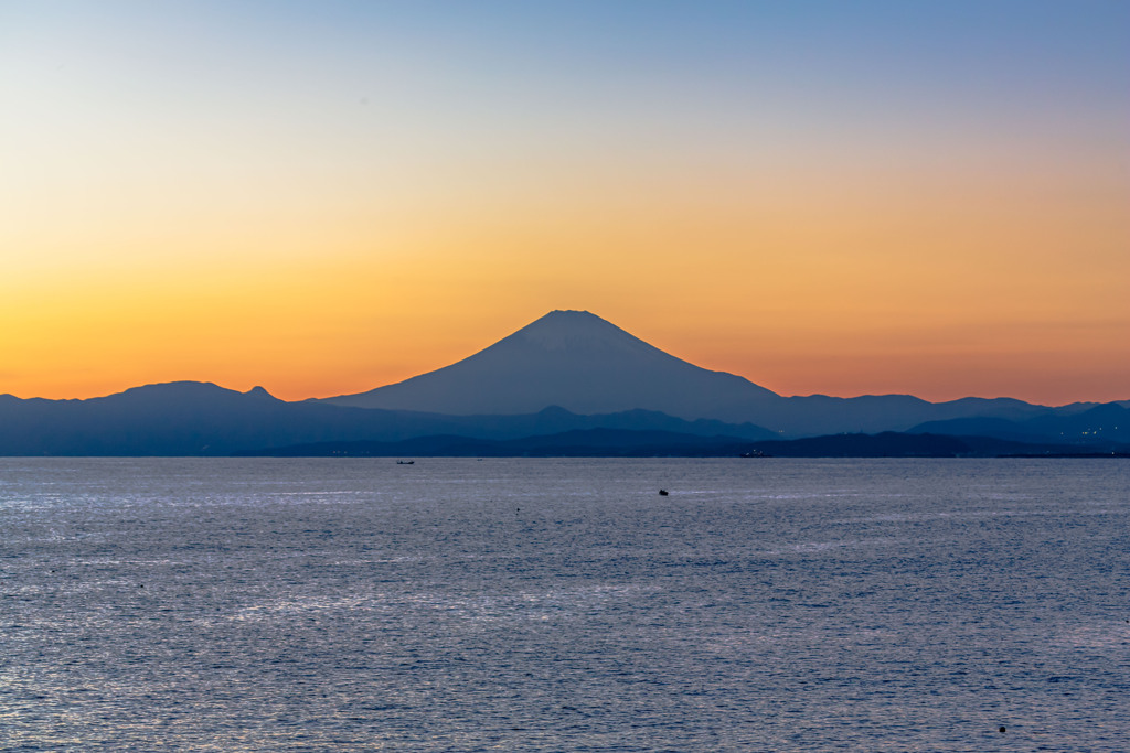 富士山と相模湾の夕陽