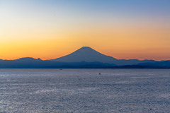 富士山と相模湾の夕陽
