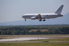 空中給油機到着