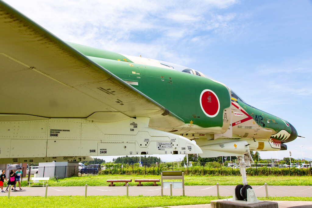 今にも飛びそうなF-4