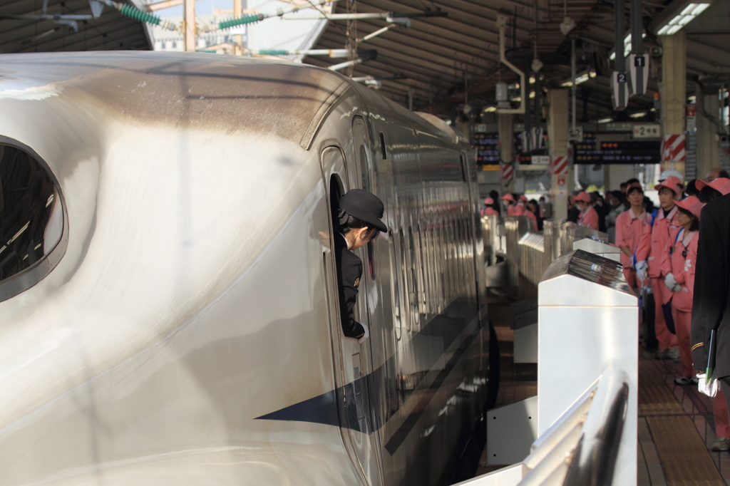 東京駅車内清掃隊