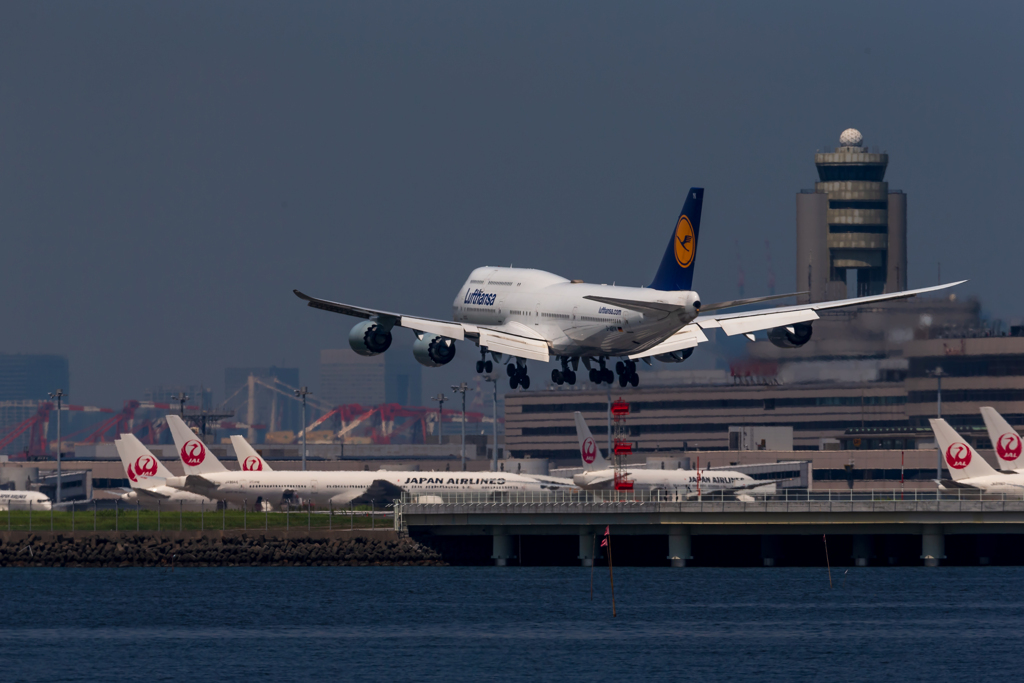 羽田空港　B747-8