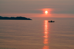 美保湾、漁船と夕日２