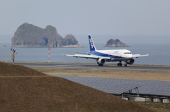 桜はまだでもヒコーキは飛んできます