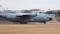 C130の後ろ側の窓に顔が