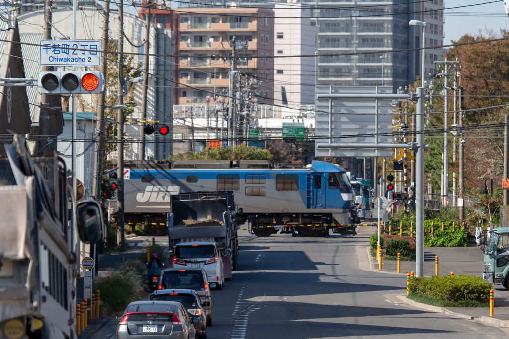東神奈川方面を桃太郎が横断