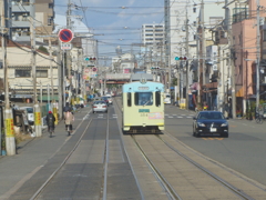 路面電車と通天閣