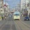 路面電車と通天閣