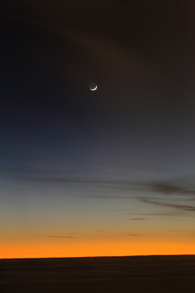 月も出ています