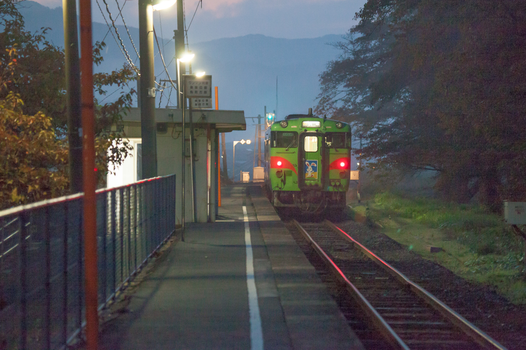 大岩駅上り始発